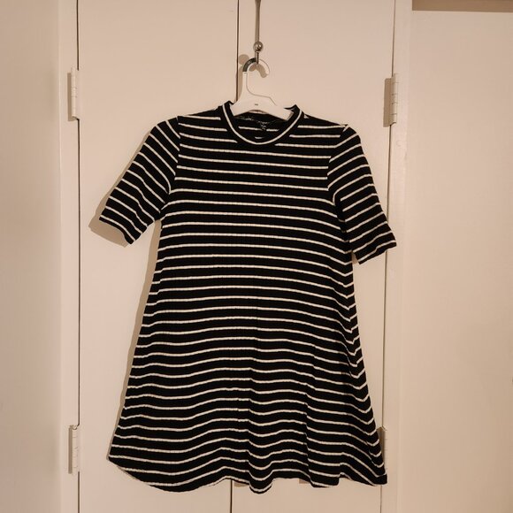 Uniqlo tee style black and white striped dress size Sm - Picture 5 of 6